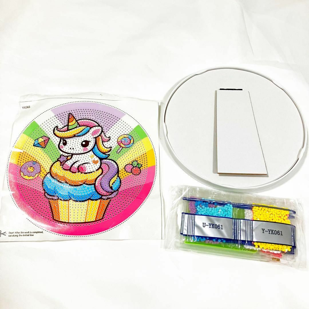 Licorne et cupcake coloré – Mini Cadre avec Pied Support